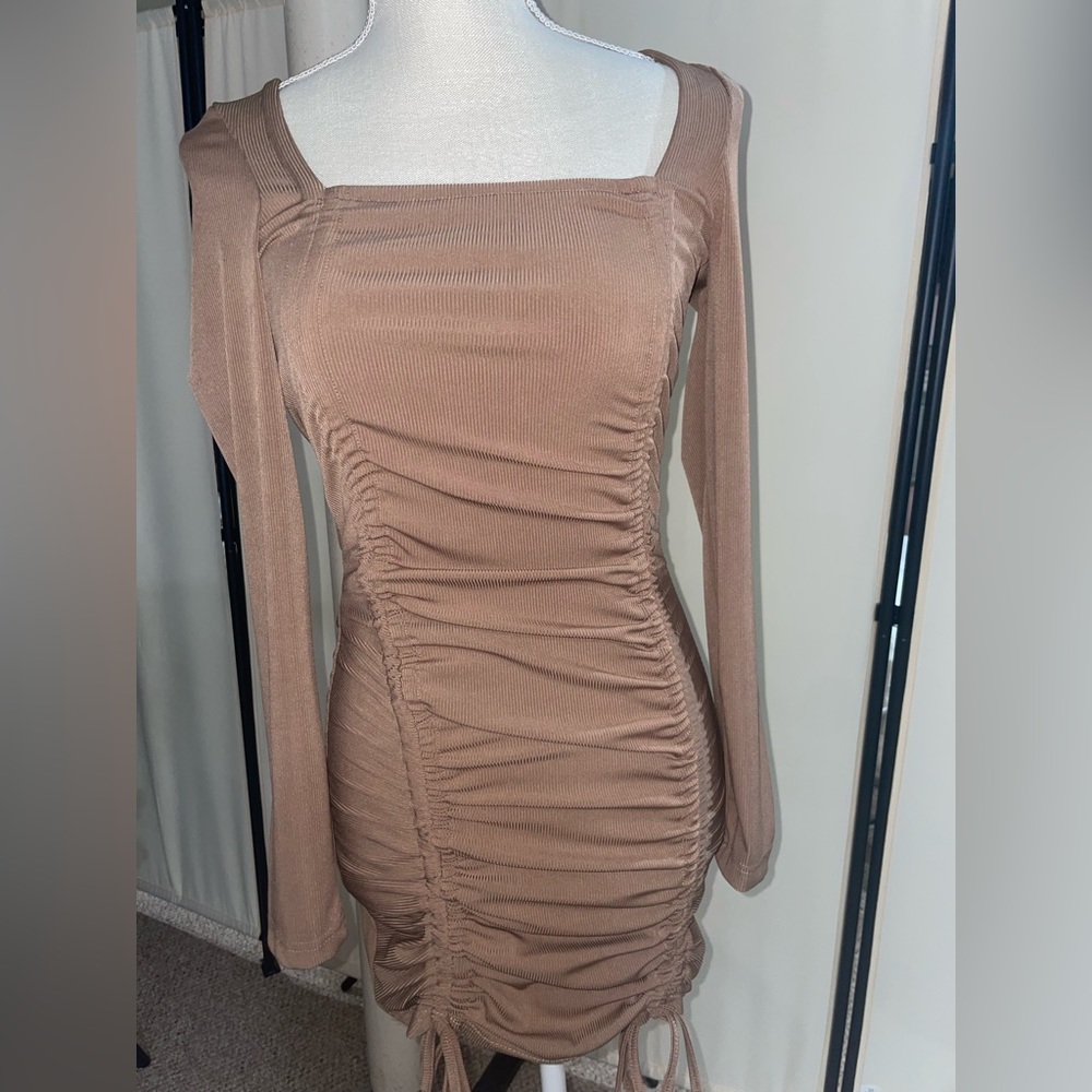 Scrunch dress with drawstring long sleeve